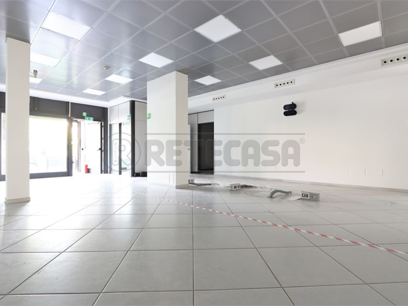 Immobile commerciale in Affitto a Vicenza, 2'300€, 240 m²