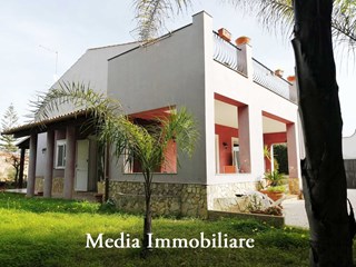 Villa in Vendita a Siracusa, zona fontane bianche, 160'000&euro;, 160 m²