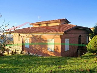 Villa in Vendita a Massarosa, zona Bargecchia, 470'000€, 260 m², con Box