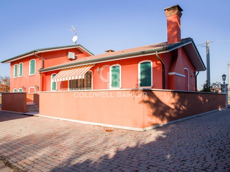 Villa in Vendita a Venezia, zona Marghera, 270'000€, 200 m²