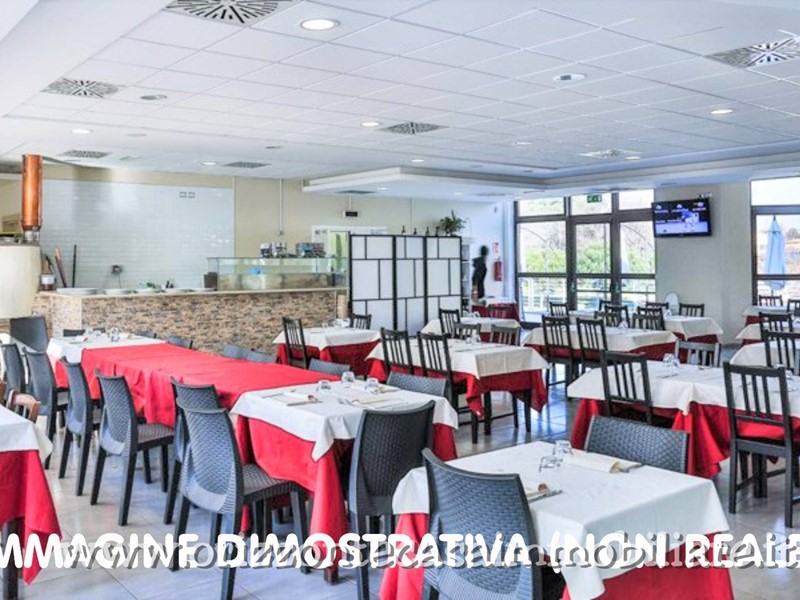 Attività commerciale in Vendita a Ascoli Piceno, zona Porta Maggiore, 80'000€, 200 m², arredato