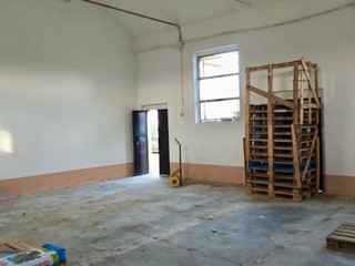 Capannone in Affitto a Frisa, zona Guastameroli, 250€, 140 m²