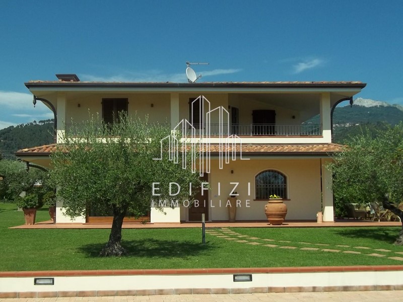 Villa in Vendita a Massa, zona San Cristoforo, 1'000'000€, 240 m², arredato