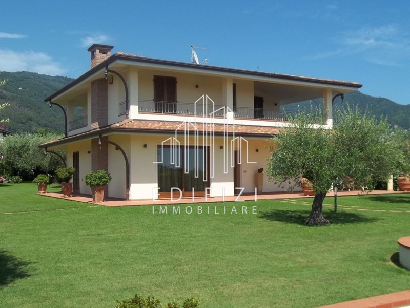 Villa in Vendita a Massa, zona San Cristoforo, 1'000'000€, 240 m², arredato