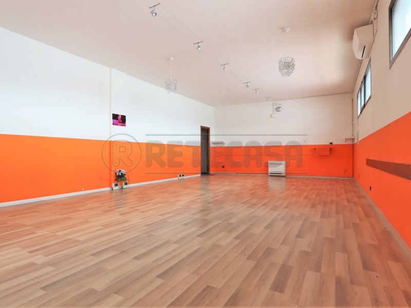 Immobile commerciale in Vendita a Torri di Quartesolo, 135'000€, 121 m²