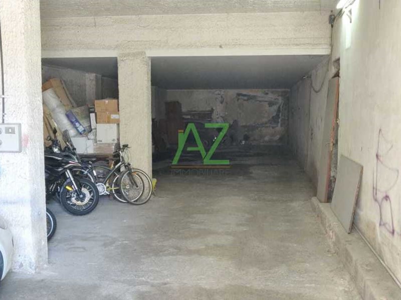Capannone in Vendita a Aci Catena, zona Loco, 35'000€, 125 m²