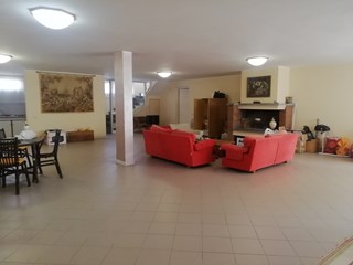 Villa in Vendita a Anzio, zona Rinascimento, 350'000€, 350 m², con Box