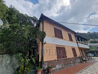 Casa Indipendente in Vendita a Ventimiglia, zona Roverino, 385'000€, 120 m²