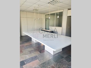 Ufficio in Vendita a Quart, zona Loc. Amerique, 220'000€, 144 m²