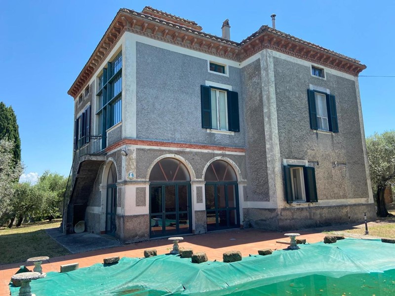 Casa Indipendente in Vendita a Amelia, 360'000€, 280 m²
