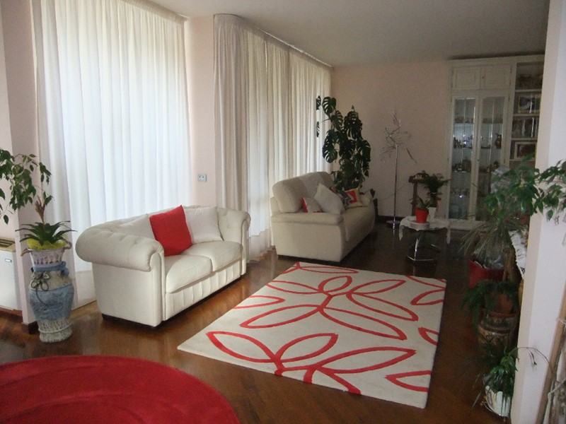 Villa in Vendita a Cerreto Guidi, zona Bassa, 750'000€, , con Box