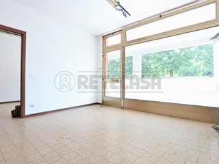 Immobile commerciale in Affitto a Castegnero, 350€, 61 m²