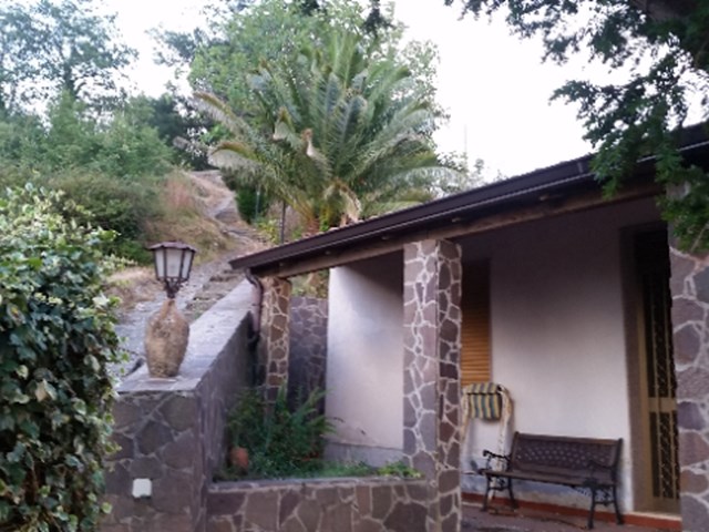 Casa Indipendente in Vendita a Sant'Angelo di Brolo, zona Contrada Pagliara, 100'000€, arredato, con Box