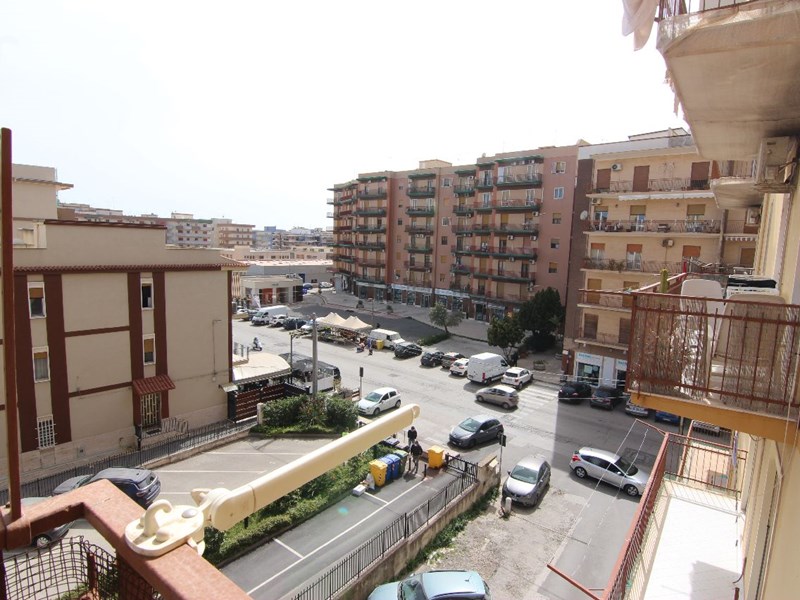 Appartamento in Vendita a Siracusa, zona via Tisia, 125'000&euro;, 174 m²
