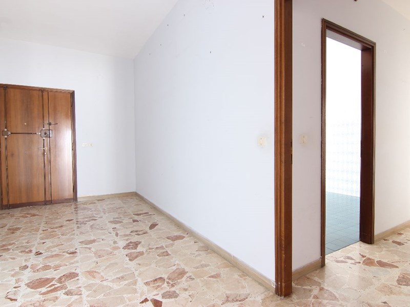 Appartamento in Vendita a Siracusa, zona viale Scala Greca, 120'000&euro;, 160 m²