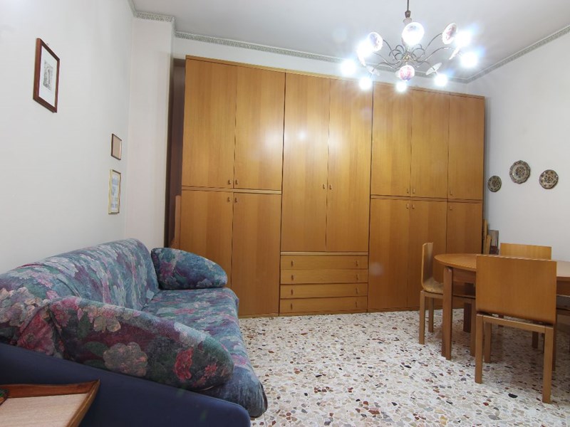Appartamento in Vendita a Siracusa, zona viale Luigi Cadorna, 135'000&euro;, 147 m²