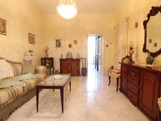 Trilocale in Vendita a Siracusa, zona Piazza Santa Lucia, 85'000&euro;, 117 m²
