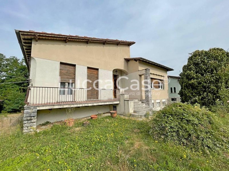 Villa in Vendita a Lucca, zona Ponte a Moriano, 330'000€, 230 m²