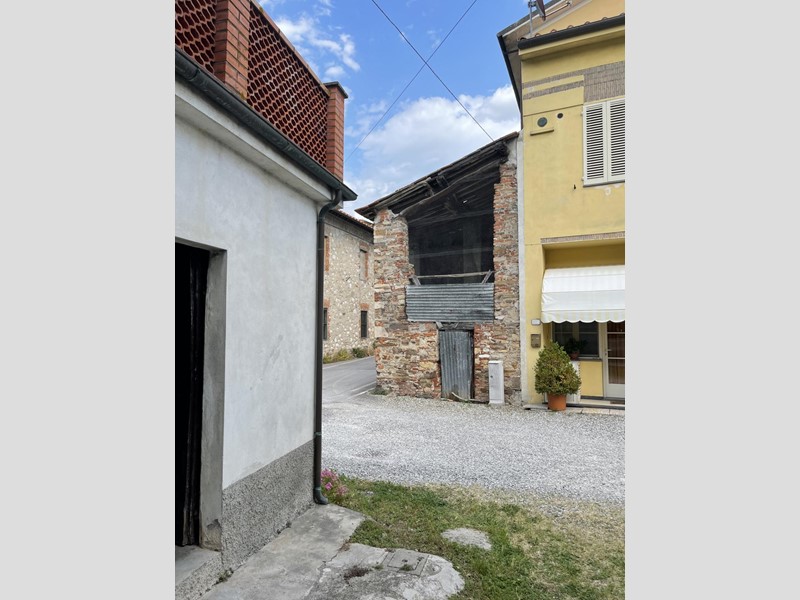 Casale in Vendita a Lucca, zona Sant'Anna, 40'000€, 55 m²