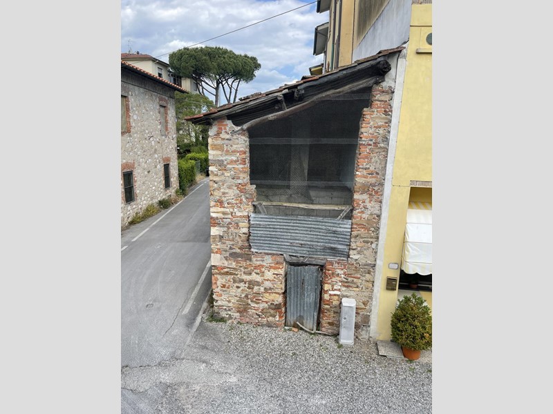 Casale in Vendita a Lucca, zona Sant'Anna, 30'000€, 55 m²