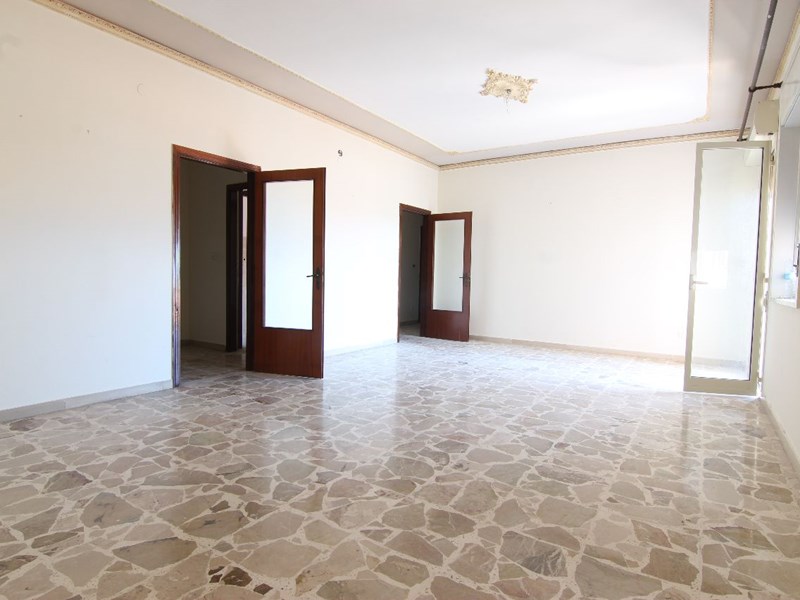 Appartamento in Vendita a Siracusa, zona Piazza della Provincia, 130'000&euro;, 150 m²