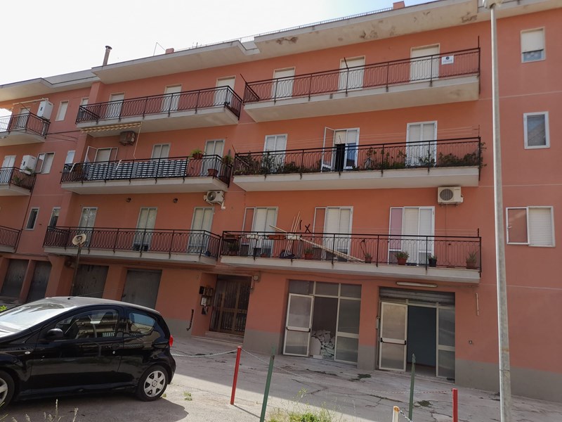 Appartamento in Vendita a Palazzolo Acreide, zona Pantano, 80'000€, 120 m²