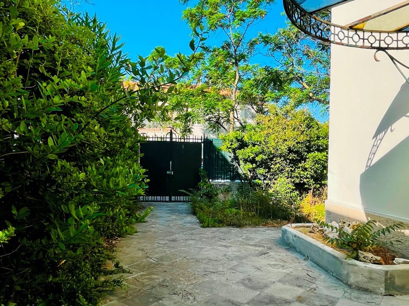Villa in Vendita a Pesaro, zona Mare, 1'150'000€, 386 m²