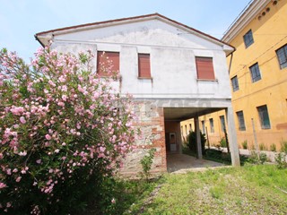 Casa Indipendente in Vendita a Vicenza, 95'000€, 144 m²