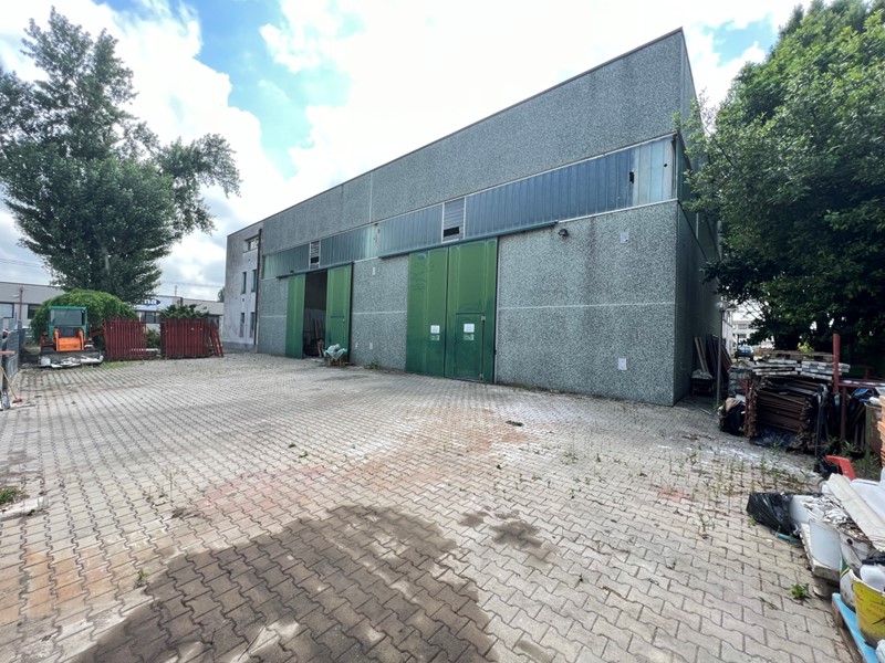 Capannone in Vendita a Crevalcore, 275'000€, 750 m²