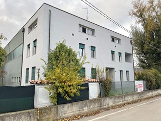Capannone in Vendita a Crevalcore, 275'000€, 750 m²