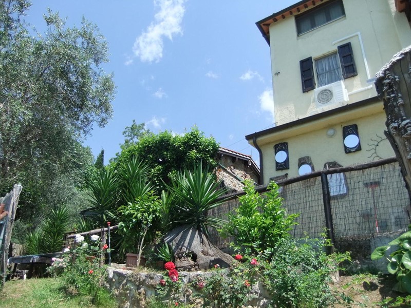 Casa Semi Indipendente in Vendita a Pietrasanta, zona Capezzano Monte, 480'000€, 200 m², arredato