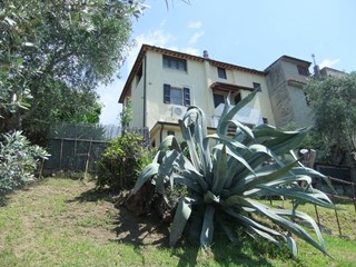 Casa Semi Indipendente in Vendita a Pietrasanta, zona Capezzano Monte, 480'000€, 200 m², arredato