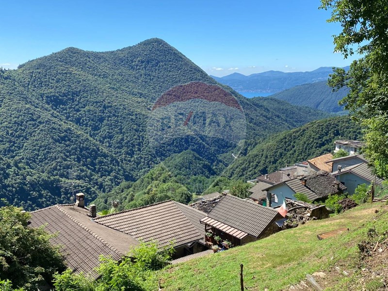 Casa Semi Indipendente in Vendita a Intragna, 105'000€, 100 m², arredato