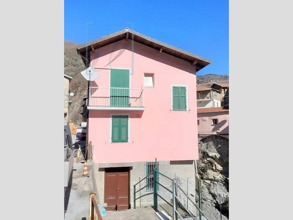 Rustico in Vendita a Pornassio, zona Ponti, 60'000€, 100 m²