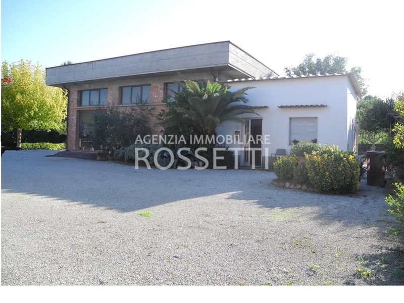 Capannone in Vendita a Cerreto Guidi, 128'000€, 150 m²