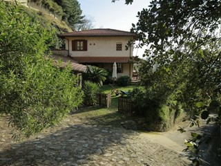 Casa Indipendente in Affitto a Pietrasanta, zona Strettoia, 10'500€, 190 m²