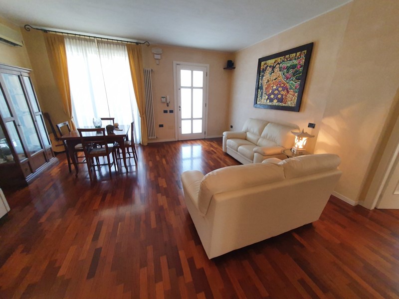 Appartamento in Vendita a Savignano sul Rubicone, zona Castelvecchio, 310'000€, 163 m², con Box