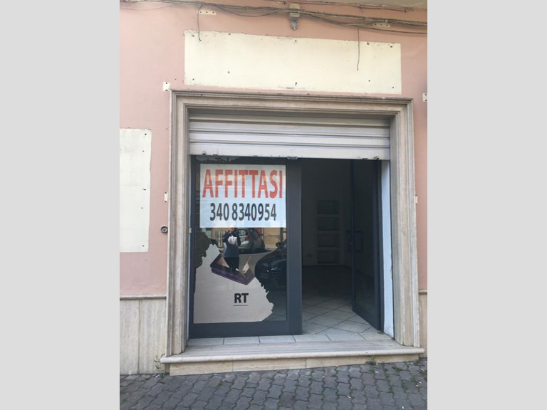 Immobile commerciale in Affitto a Castrovillari, zona Viale del Lavoro, 300&euro;, 145 m²
