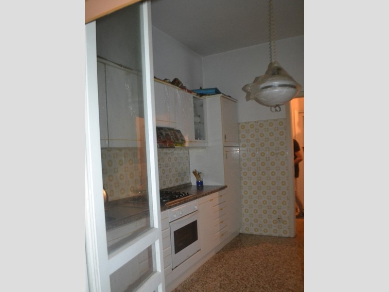 Appartamento in Vendita a Jesi, zona ZONA 4B, 90'000€, 90 m²