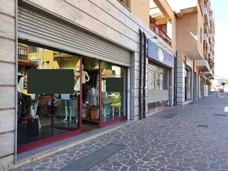 Immobile commerciale in Vendita a Catanzaro, zona Catanzaro Lido, 275'000&euro;, 185 m²