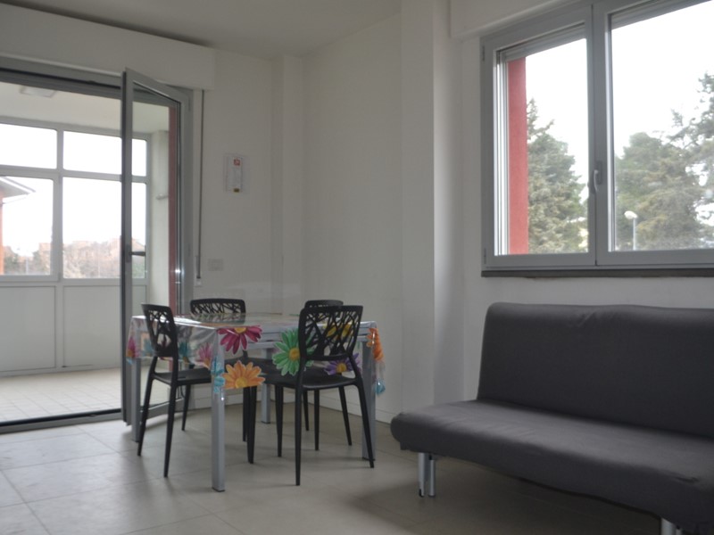 Appartamento in Vendita a Jesi, zona ZONA 3A, 160'000€, 82 m², arredato, con Box