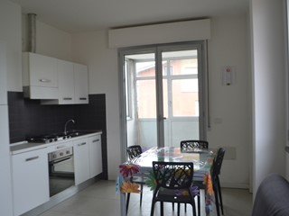 Appartamento in Vendita a Jesi, zona ZONA 3A, 160'000€, 82 m², arredato, con Box