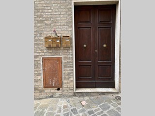 Casa Indipendente in Vendita a Osimo, zona Centro storico, 299'000&euro;, 300 m²