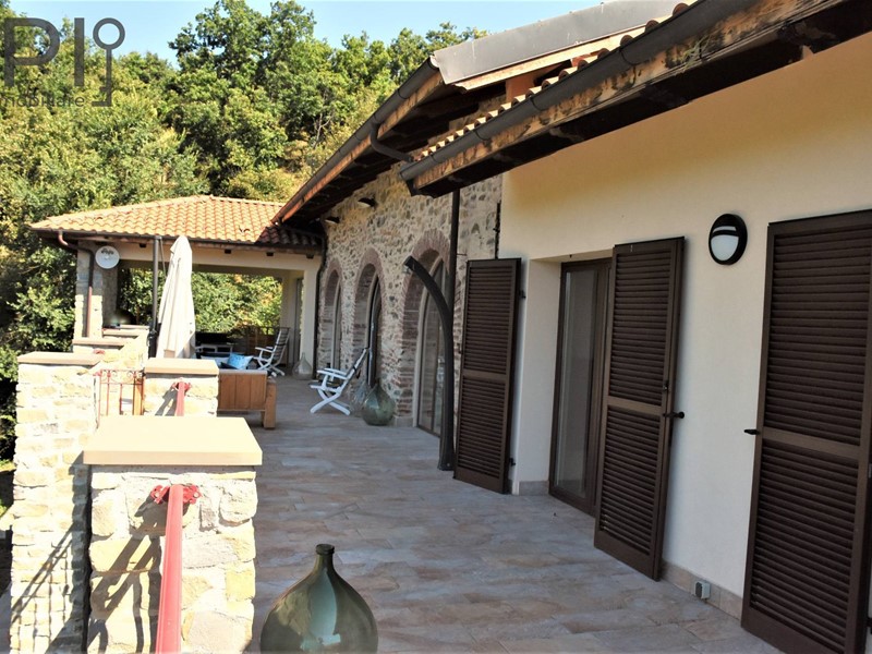 Villa in Vendita a Spigno Monferrato, 595'000€, 500 m²