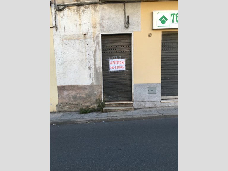 Immobile commerciale in Affitto a Castrovillari, zona centrale, 27 m²