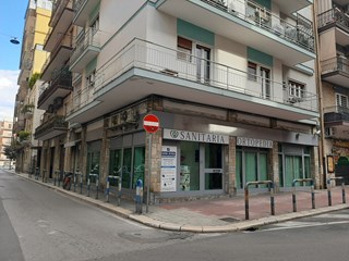 Immobile commerciale in Vendita a Bari, zona Carrassi, 170'000€, 107 m²