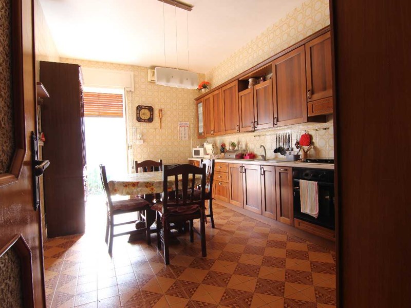 Trilocale in Vendita a Siracusa, zona viale Santa Panagia, 99'000&euro;, 132 m²