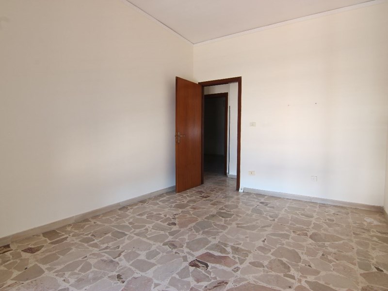 Appartamento in Vendita a Siracusa, zona Piazza della Provincia, 130'000&euro;, 150 m²
