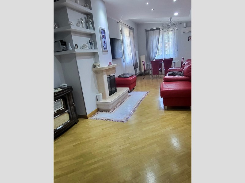 Quadrilocale in Vendita a Quadrelle, zona centrale, 155'000€, 110 m², con Box