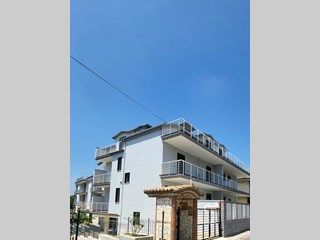 Attico in Vendita a Sirignano, zona centrale , 270'000€, 140 m², con Box